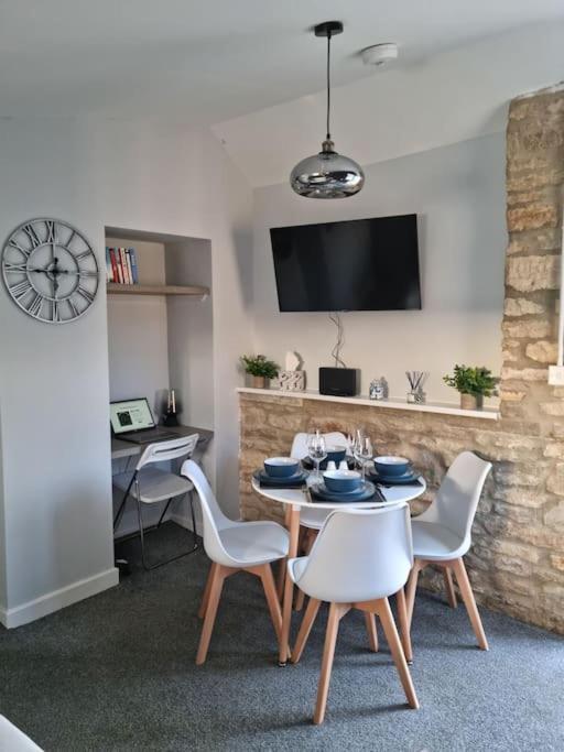 Flamingos Nest Oxford Countryside Apartment Oxford - Bicester Village - Blenheim Palace - Wifi- Free Parking المظهر الخارجي الصورة